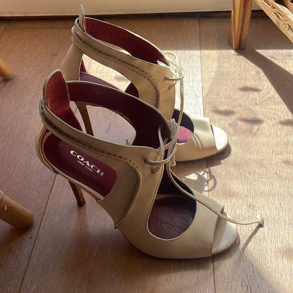 Coach cream leather heels - Picture 7 of 7